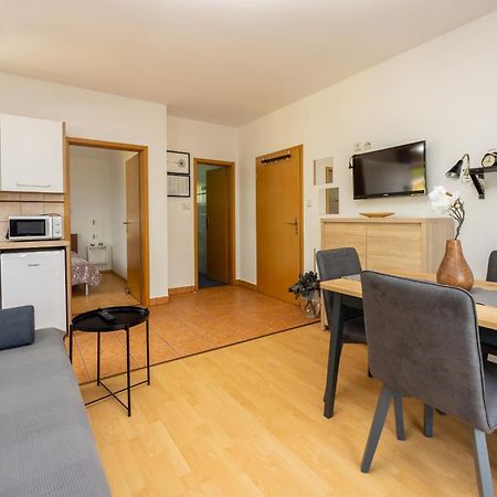 Apartments Claudia Цриквениця Екстер'єр фото